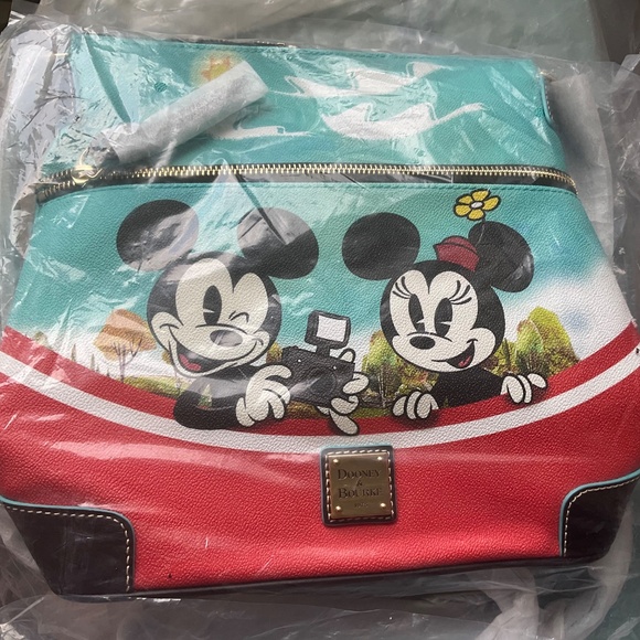 Disney Dooney and bourke Mickey / Minnie skyliner crossbody - Picture 2 of 3